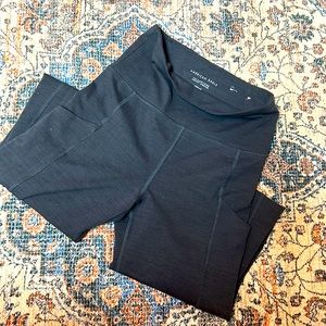 Selling dark grey American Eagle work out leggings!!